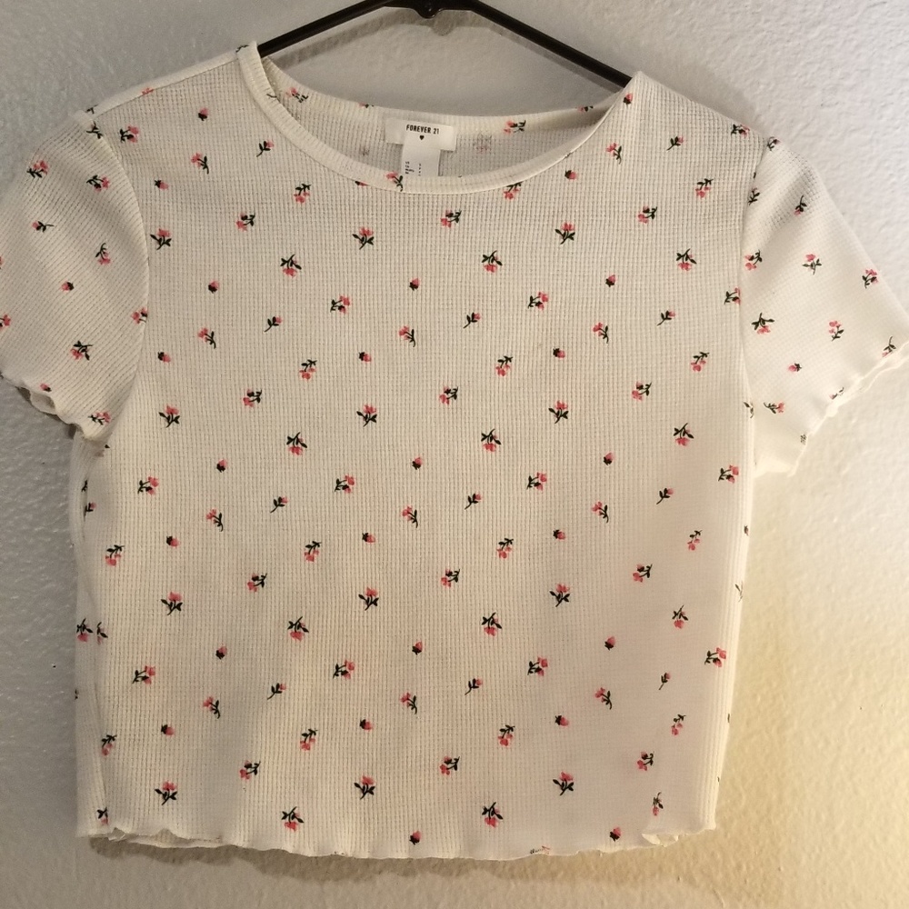 Crop top  Ruffle sleeves
